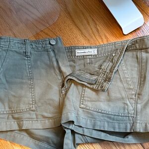 Abercrombie & Fitch Women's Khaki Cargo Shorts